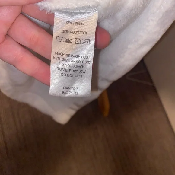 Max Studio Cream Plush Robe - Picture 5 of 7